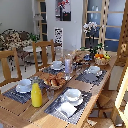 Le Logis De Saint-martin Bed & Breakfast